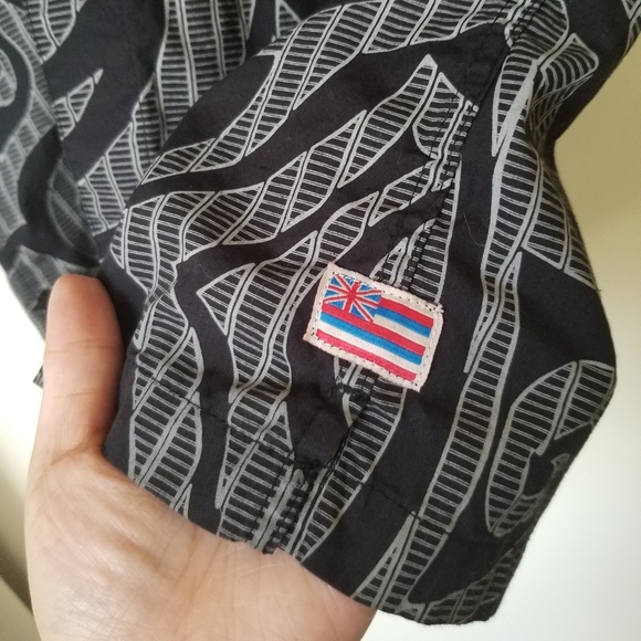 Quicksilver Boys Tribal Hawaiin Button Down Shirt - Picture 3 of 8